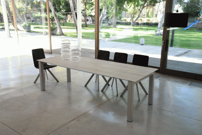 Chamon-Table-Kiss-Chairs